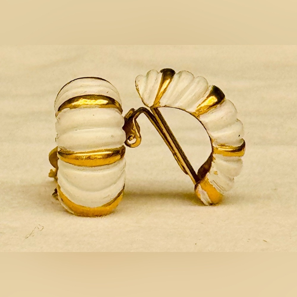 Vintage Enameled Clip-on Earrings